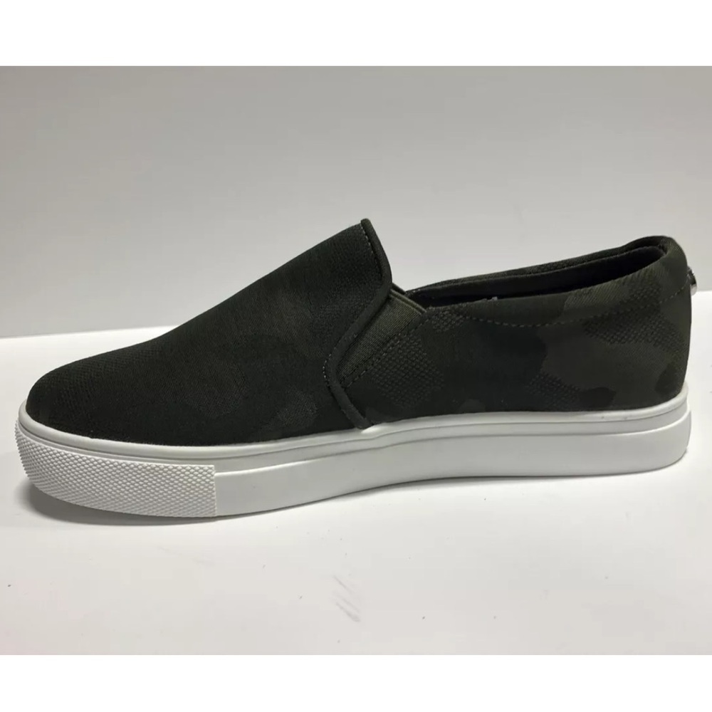 Steve Madden Big Kids’ Gills Camo Slip-On Sneakers, Girls’ Size 4 M.